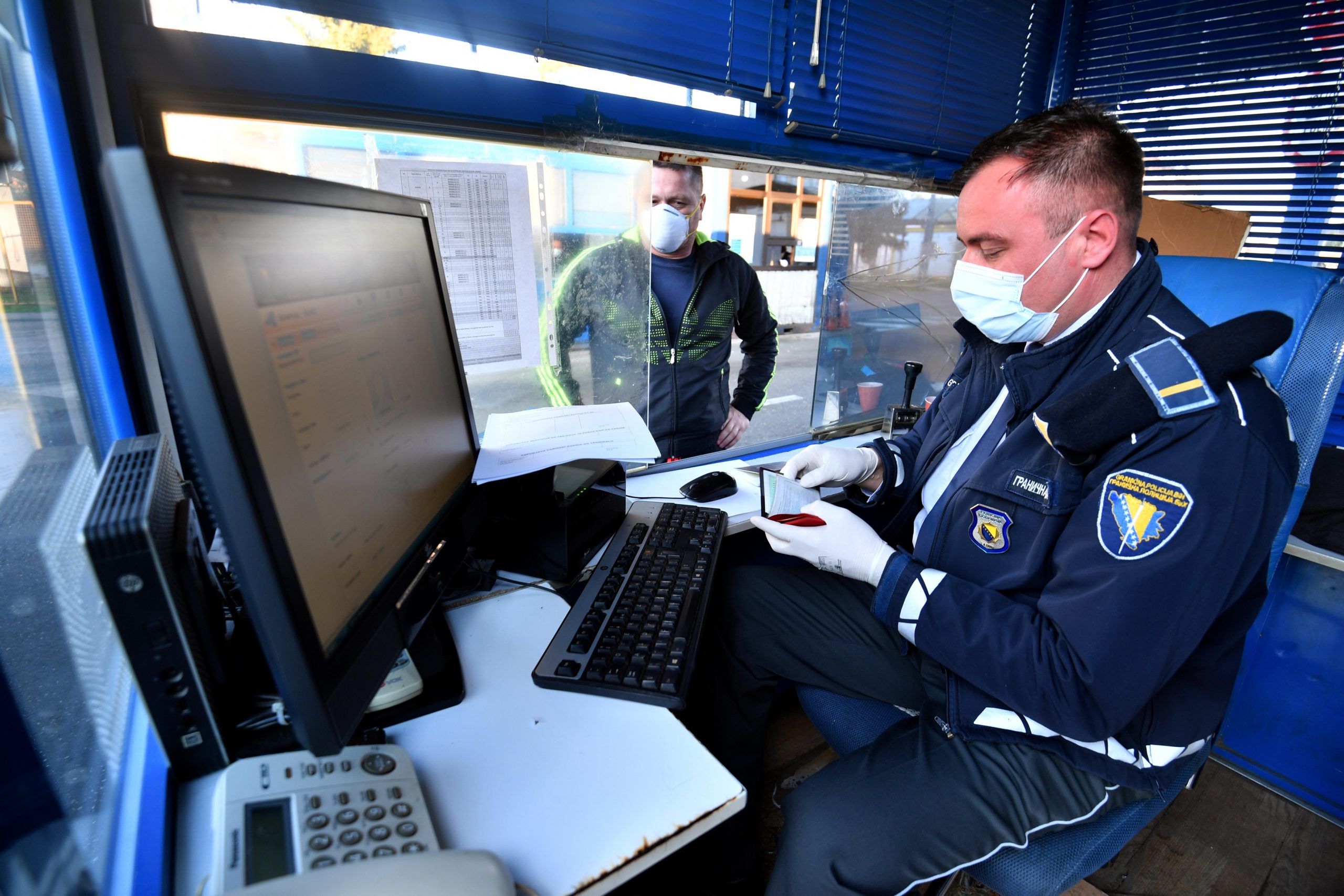 O nouă țară europeană impune românilor prezentarea testului negativ Covid-19 la trecerea graniței. Lista completă