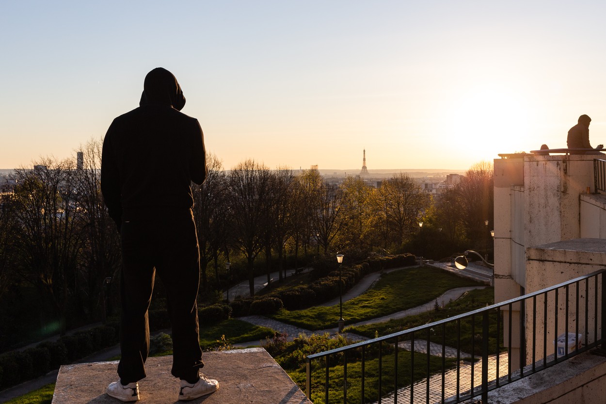 Ai înălțime peste 1,82? Ai risc dublu de infectare cu coronavirus, arată un studiu