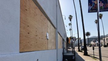 Nepurtarea măștii în Michigan poate fi fatală. Un bărbat a fost împușcat mortal de o polițistă