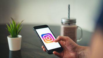 Instagram te spionează? Un utilizator care testează iOS 14 beta îți arată cum aplicația accesează camera chiar și când nu o folosești