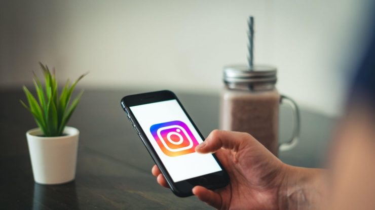 Instagram te spionează? Un utilizator care testează iOS 14 beta îți arată cum aplicația accesează camera chiar și când nu o folosești