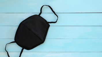 Măştile din bumbac versus cele chirurgicale: „Trebuie să aibă minim două straturi”