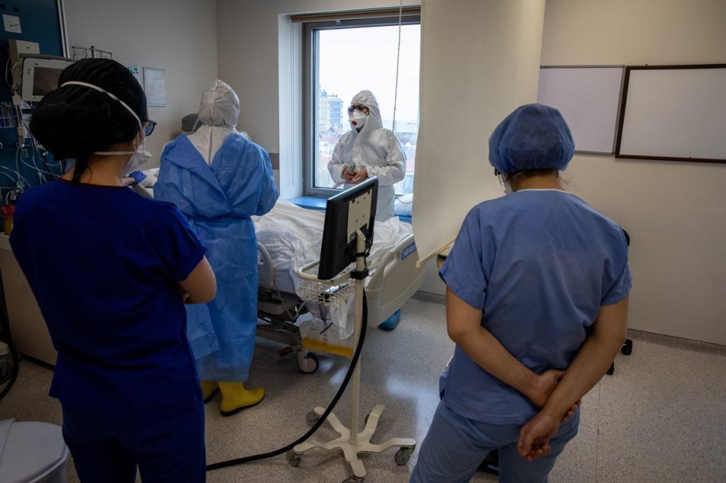 Criză de amploare la un mare spital din România. Fără internări după ce zeci de medici s-au infectat