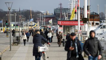 Funcționează până la urmă strategia Suediei? Cât de aproape este de imunitatea de grup?