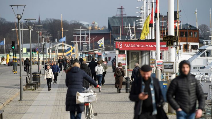 Funcționează până la urmă strategia Suediei? Cât de aproape este de imunitatea de grup?