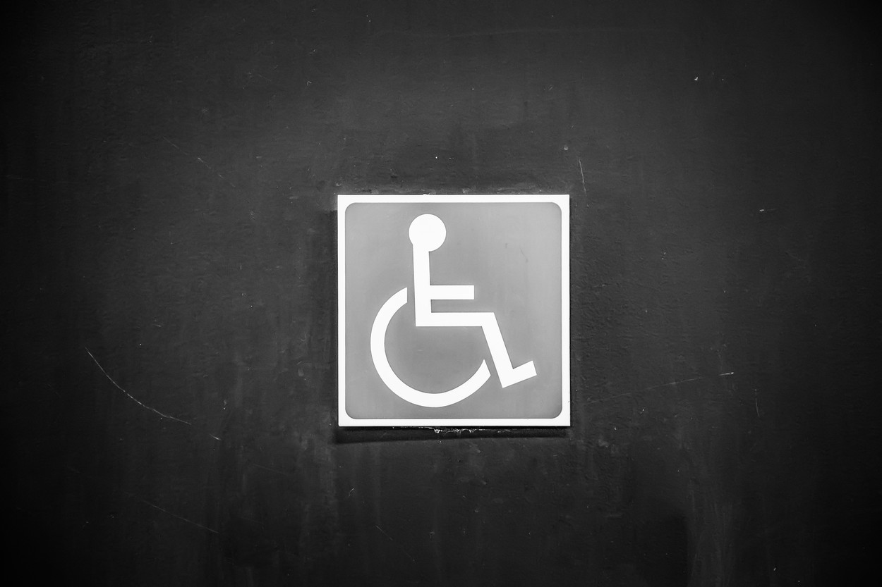 Ai noi obligaţii faţă de salariaţii cu handicap. Amenzi majorate dacă încalci legea