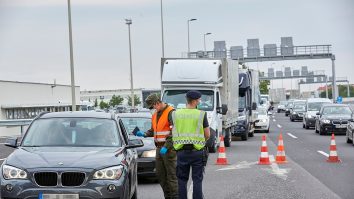 Grecia strânge frontierele. Care e singurul punct de trecere care rămâne deschis