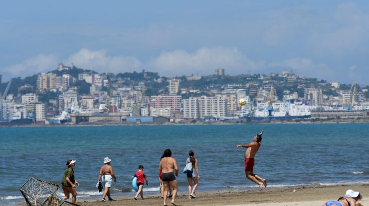 Te tratezi pe banii tăi dacă iei Covid-19 în timpul vacanţei la bulgari