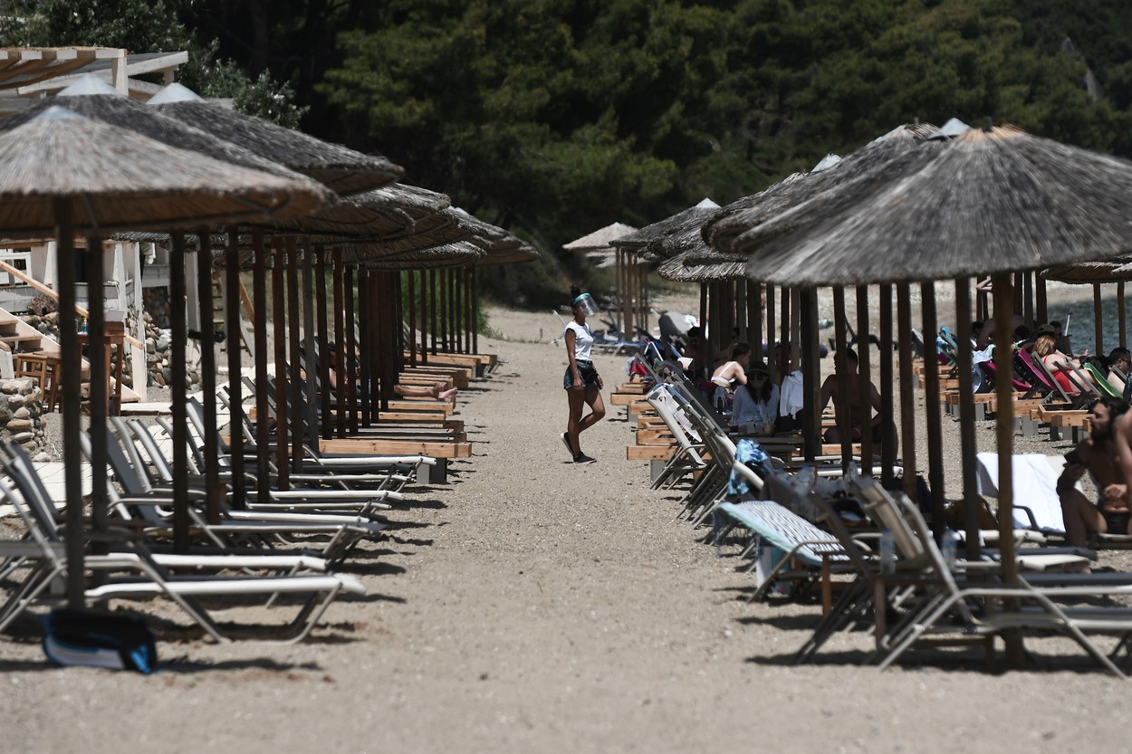 Vacanța arată altfel în vreme de epidemie. La ce să te aștepți dacă mergi în Grecia