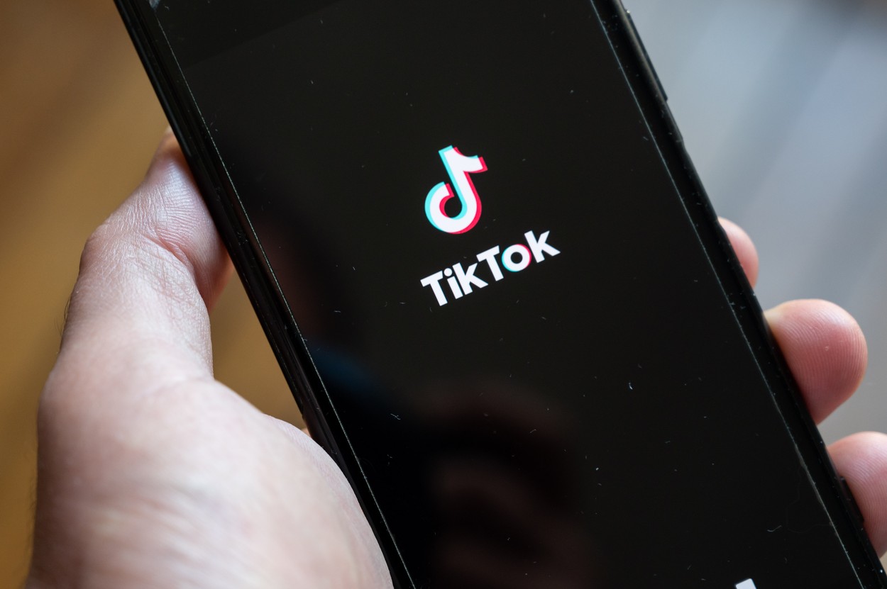 Amazon dă înapoi. Spune că mail-ul prin care le-a cerut angajaților să șteargă TikTok de pe telefoane a fost trimis din greșeală