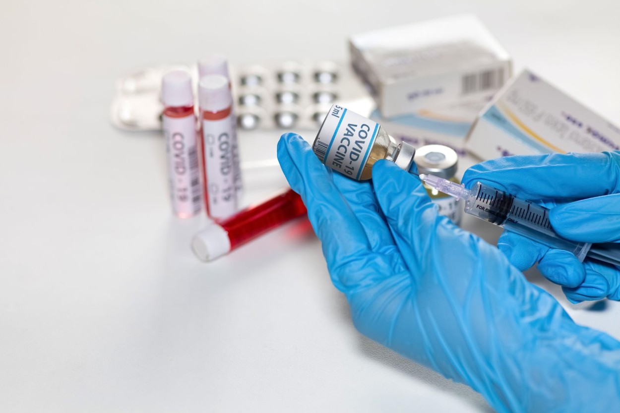 Cum au reușit cei de la Oxford să producă un vaccin în timp record