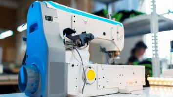 Legislaţia muncii ar putea fi schimbată după ce un focar de Covid-19 a închis o fabrică de confecţii cu aproape 500 de angajaţi din Brăila