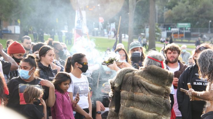 Polițiștii din Sydney i-au cerut unei tinere să-și scoată tamponul în timpul unor percheziții