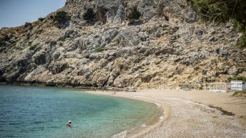 Alți 2 români din Grecia au fost testați pozitiv cu Covid-19. Guvernul elen, îngrijorat de cazurile depistate la turişti străini