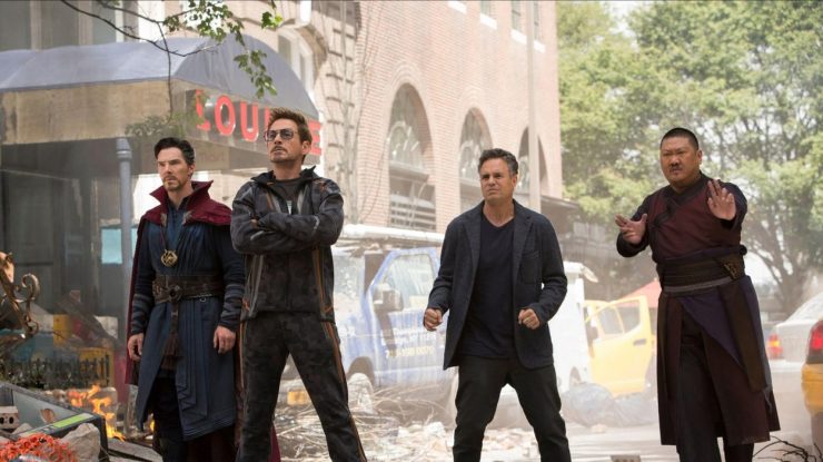 Uite cum Benedict Cumberbatch intră într-un magazin de benzi desenate îmbrăcat ca Dr Strange VIDEO