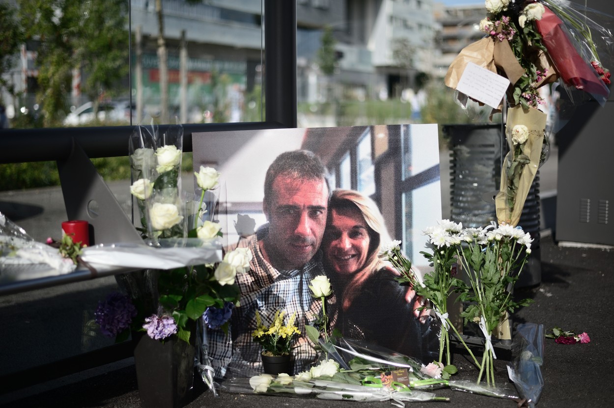 Șoferul din Franța care a fost atacat, după ce a interzis urcarea unor pasageri fără măști de protecție, a decedat