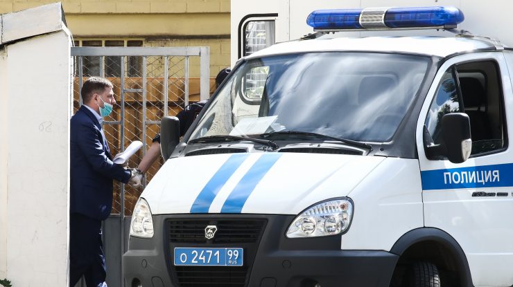 O polițistă din Rusia a căzut de la balcon și a murit, după ce a depus mărturie împotriva șefului ei. O notiță misterioasă a fost găsită în geanta femeii