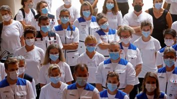 Coronavirus: cadrele medicale din Franța vor primi salarii mai mari cu peste 180 de euro