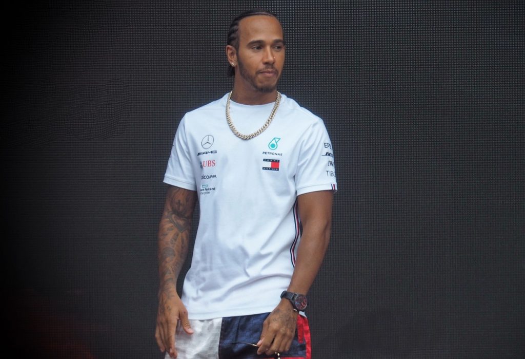 Campion şi la cântat. Lewis Hamilton îți confirmă că este rapper-ul XNDA