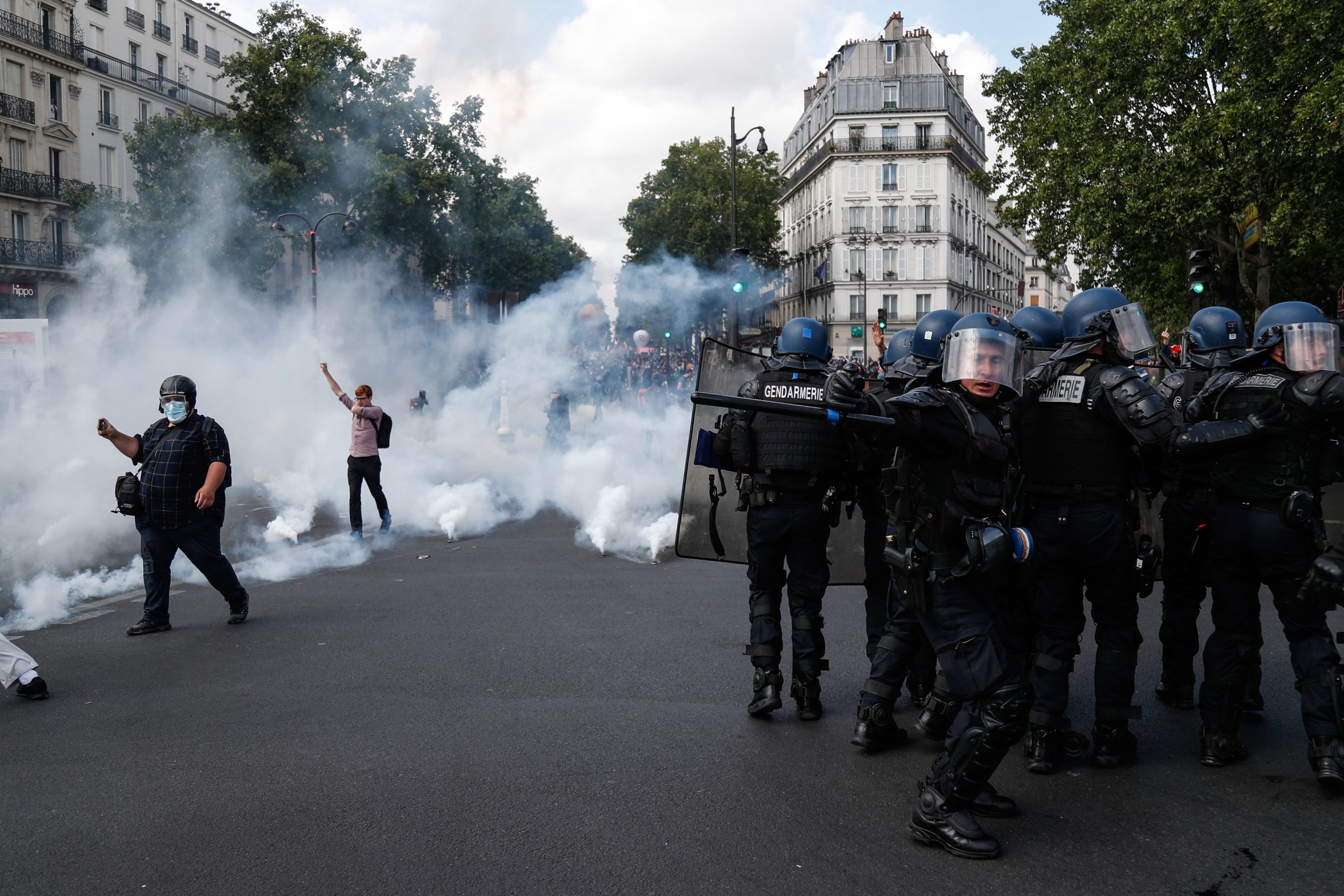 Violențe în centrul Parisului, de Ziua Națională a Franței. La protest au participat și „Vestele Galbene”