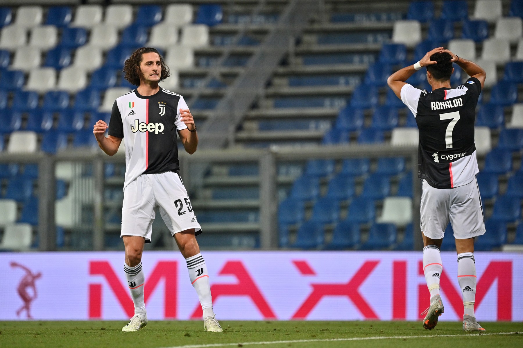 Vlad Chiricheș l-a făcut pe Cristiano Ronaldo să-și pună mâinile în cap de nervi