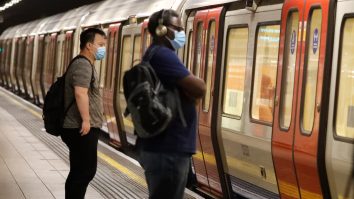 Marea Britanie ar fi raportat greșit decesele: oricine a fost testat pozitiv la Covid-19 a fost trecut pe listă, chiar dacă decesul a survenit în urma unui accident de mașină