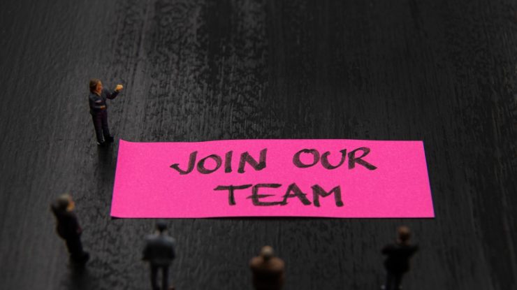 Analiză Financial Times: Domeniile care caută angajați și în pandemie