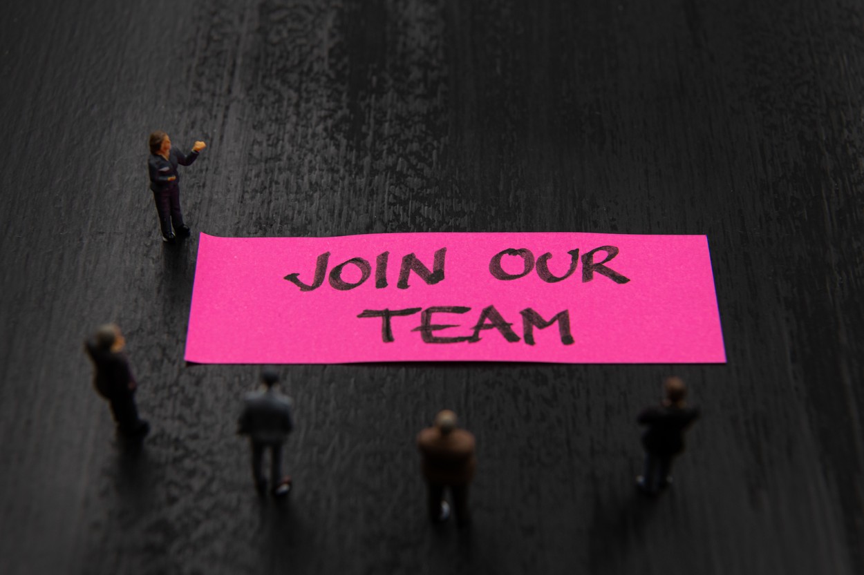 Analiză Financial Times: Domeniile care caută angajați și în pandemie