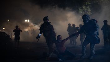 „America e la un pas de legea marțială”. Un senator din Oregon trage un semnal de alarmă