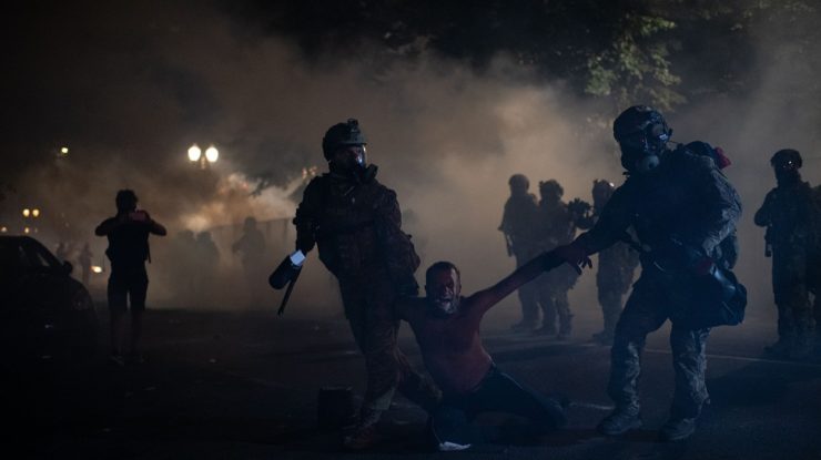 „America e la un pas de legea marțială”. Un senator din Oregon trage un semnal de alarmă