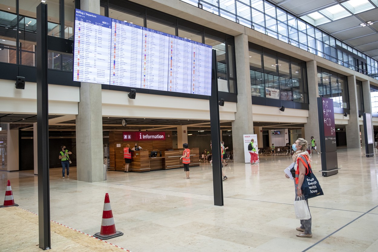 Traficul aerian global nu își va reveni până în anul 2024, după ce a fost afectat de pandemie, spune IATA