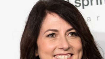 MacKenzie Scott, fosta soție a lui Jeff Bezos, spune că a donat până acum 1,7 miliarde de dolari din averea ei