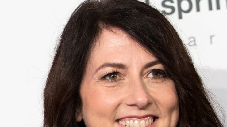 MacKenzie Scott, fosta soție a lui Jeff Bezos, spune că a donat până acum 1,7 miliarde de dolari din averea ei