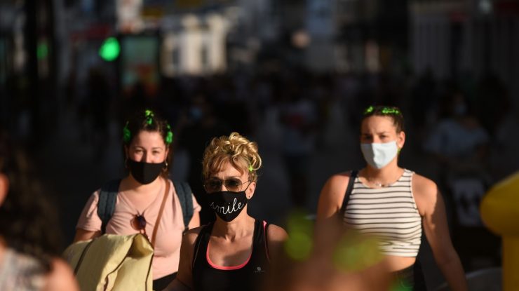 Masca devine obligatorie la terasele din Madrid. Ce se întâmplă cu barurile și discotecile