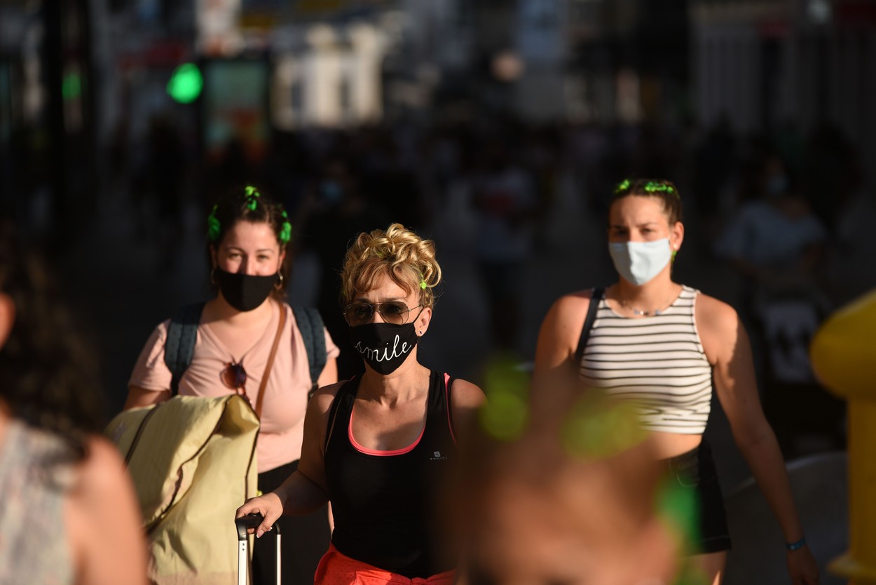 Masca devine obligatorie la terasele din Madrid. Ce se întâmplă cu barurile și discotecile