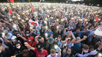 Cel mai mare protest din ultimul deceniu în Belarus. Zeci de mii de susținători ai opoziției au ieșit pe străzi
