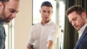 De la fotbal la fashion: Ronaldo a lansat o colecţie de ochelari de soare. La ce preț poți cumpăra o pereche