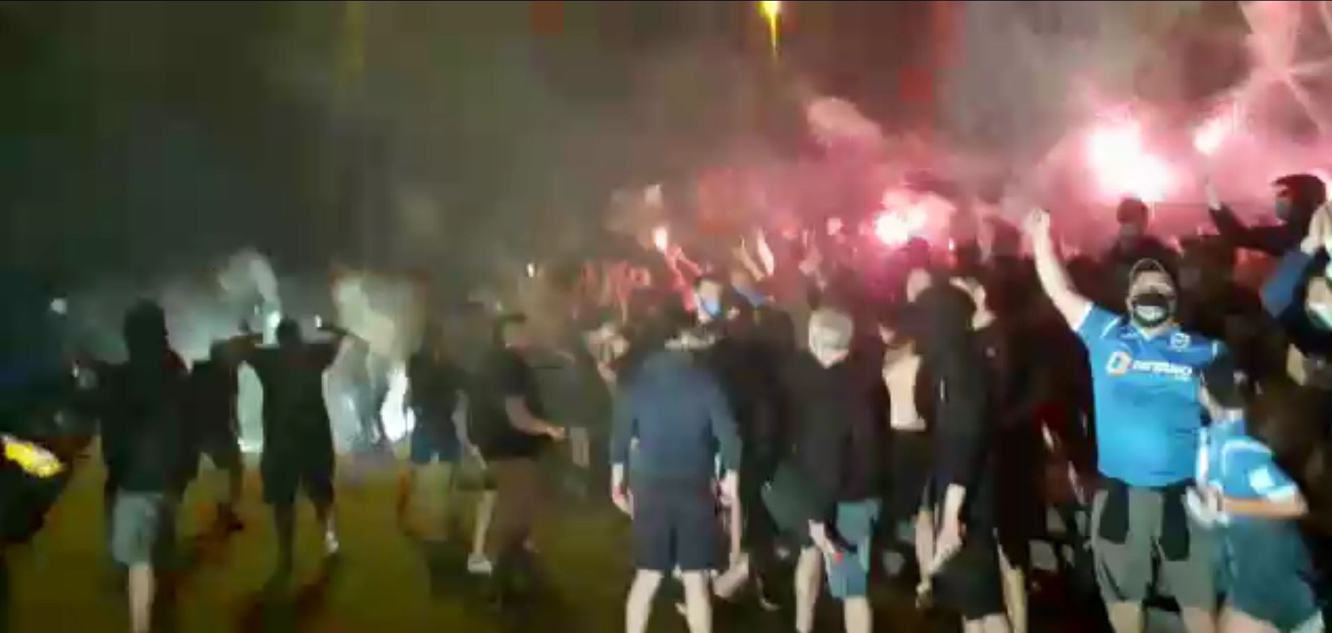 Fotbaliştii şi suporterii Universităţii Craiova au făcut show după meciul cu FCSB