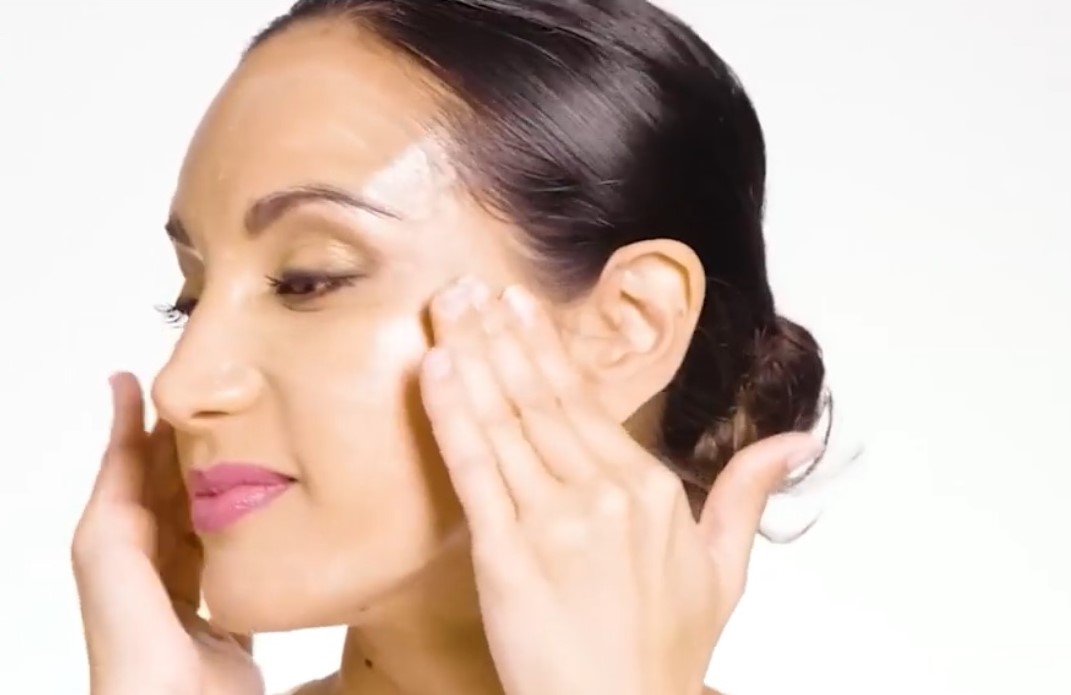 Medicul dermatolog îţi spune cum să ai un ten tânăr fără tratamente estetice