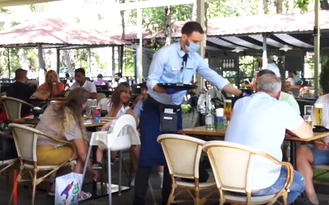 Restaurantele ar putea fi redeschise la interior pe 1 septembrie