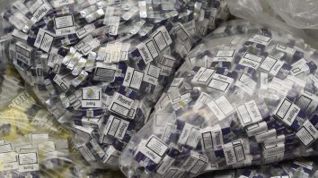 Zeci de percheziţii în Bucureşti şi două judeţe, într-un caz de contrabandă cu ţigări