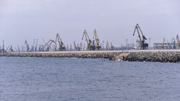 29 de tone de azotat de amoniu, depozitate necorespunzător în portul Brăila