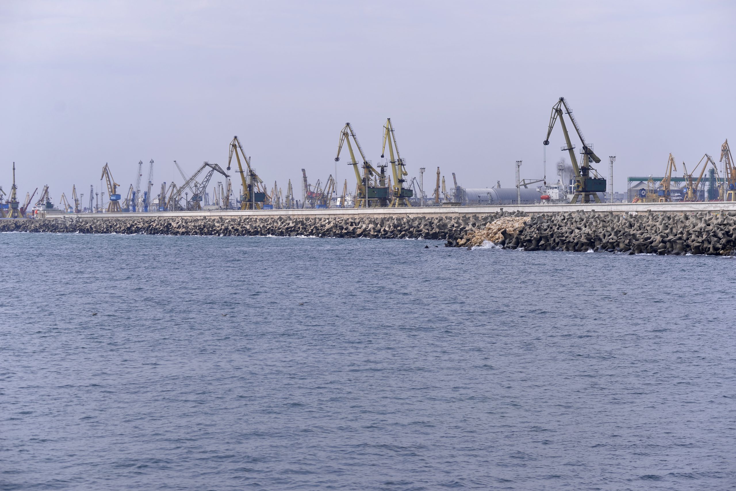 29 de tone de azotat de amoniu, depozitate necorespunzător în portul Brăila