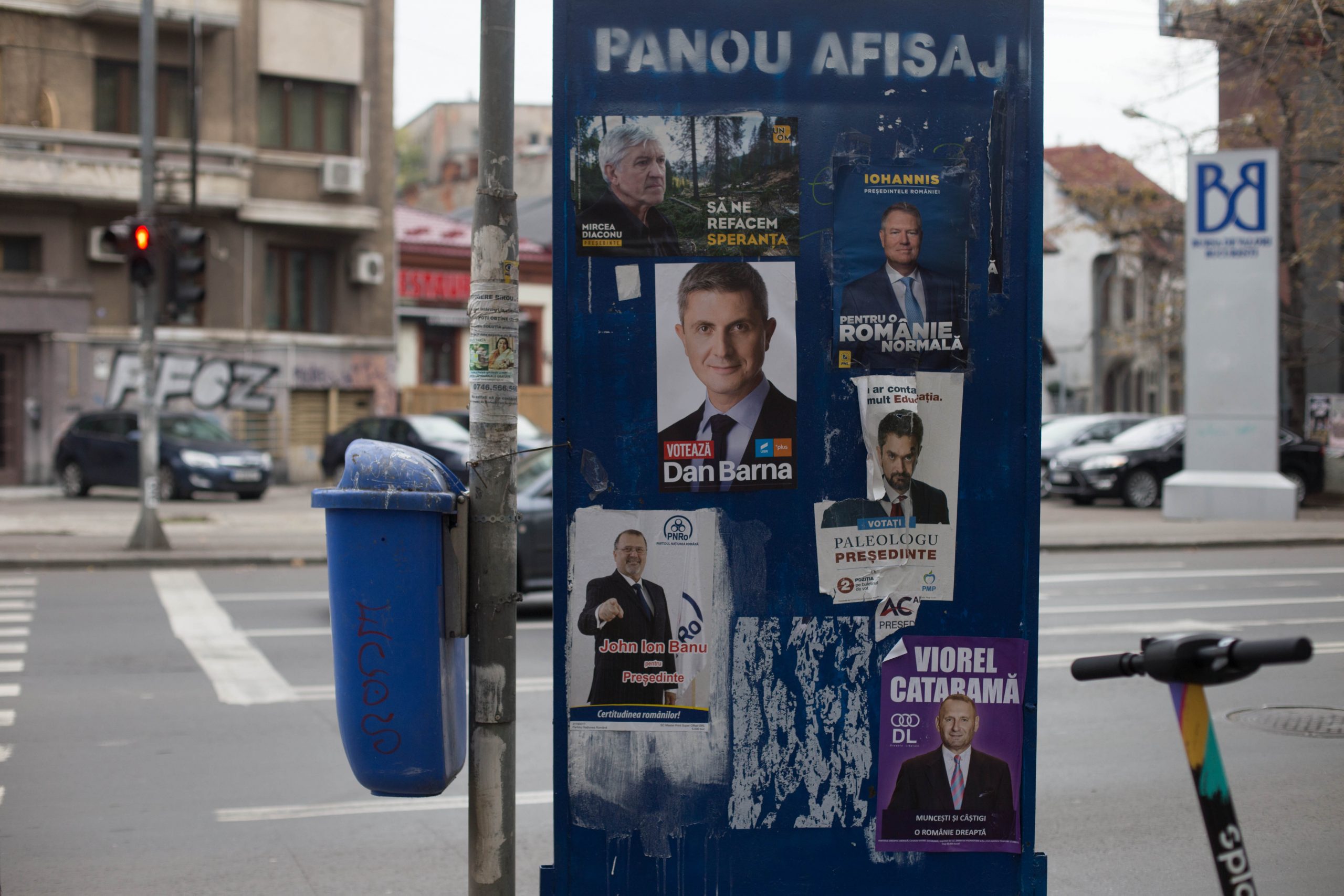 Alegeri la capitală sau bătălia starurilor. Cum te influențează afișele electorale