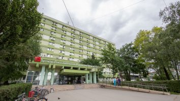 9 cadre medicale și 10 pacienți au fost confirmați cu Covid-19 la cel mai mare spital din vestul țării