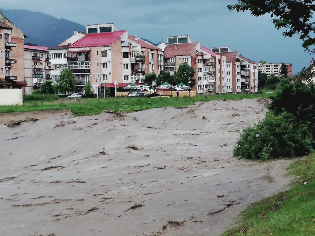 ANM a anunțat cod galben de inundaţii în judeţul Suceava până la miezul nopţii