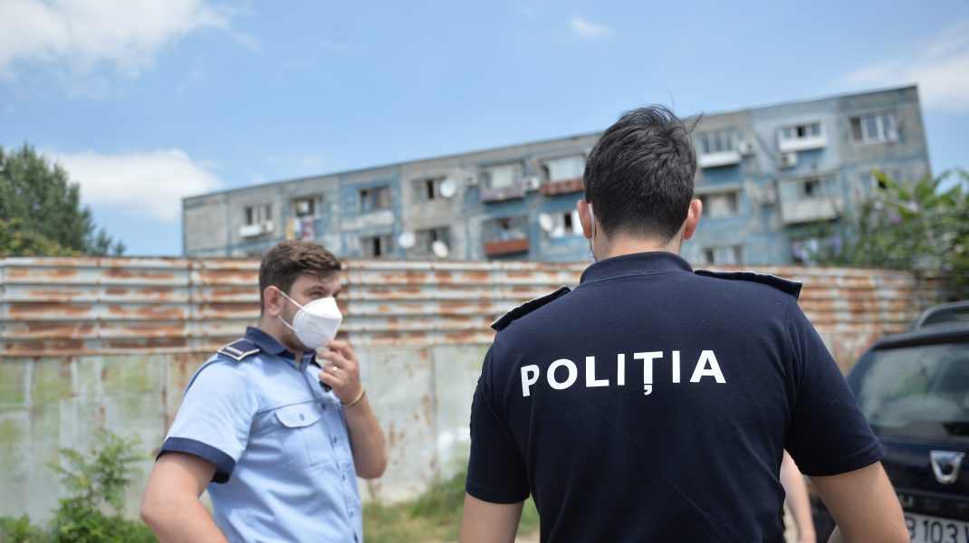 Reacția Sindicatului Europol, după ce doi poliţişti au fost atacaţi cu o coasă