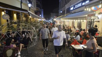 Guvernanții îți dau voie să stai o oră în plus la terasă