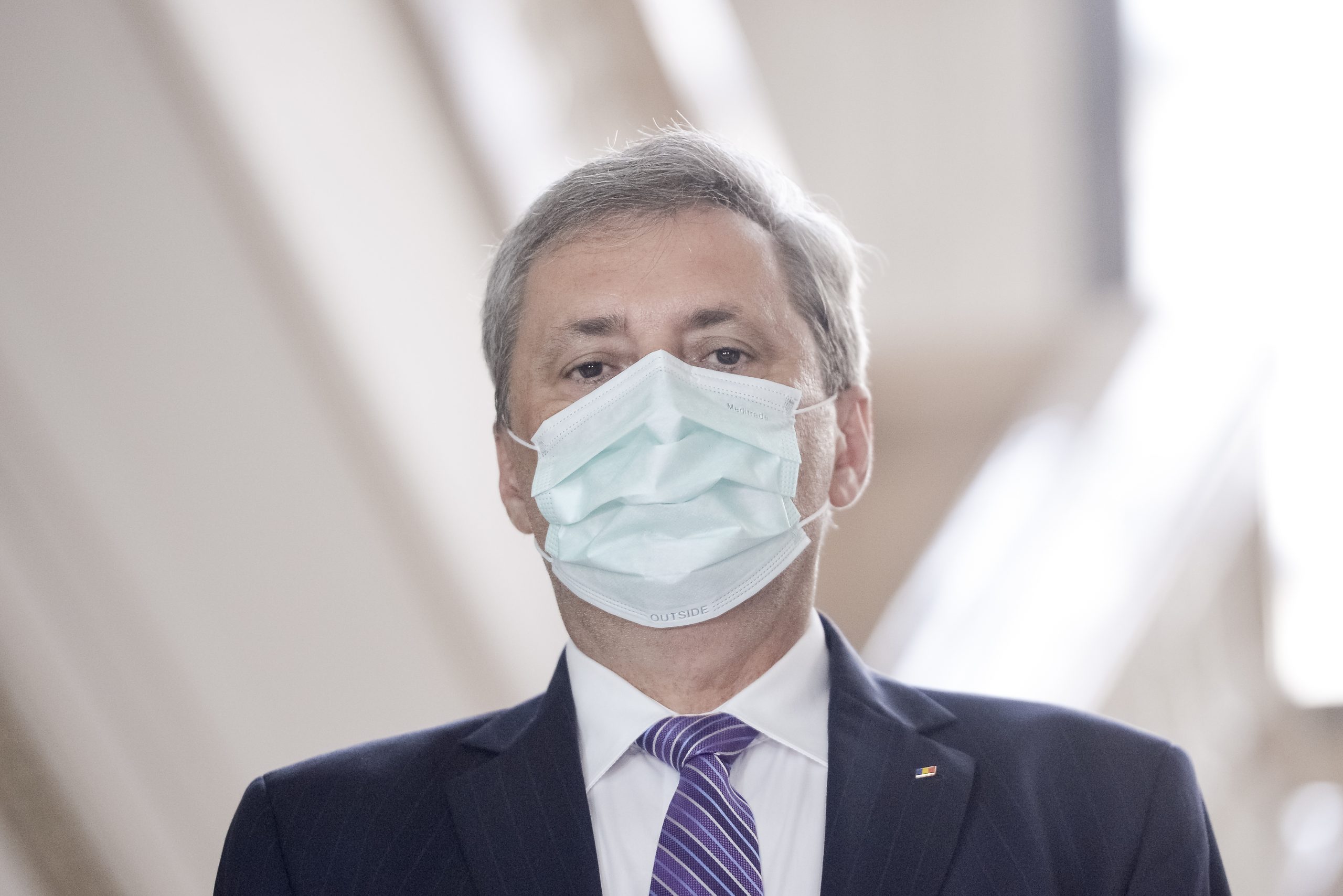 Povestea unui comunicat „anonimizat“ total de DNA şi un nume: Marcel Vela