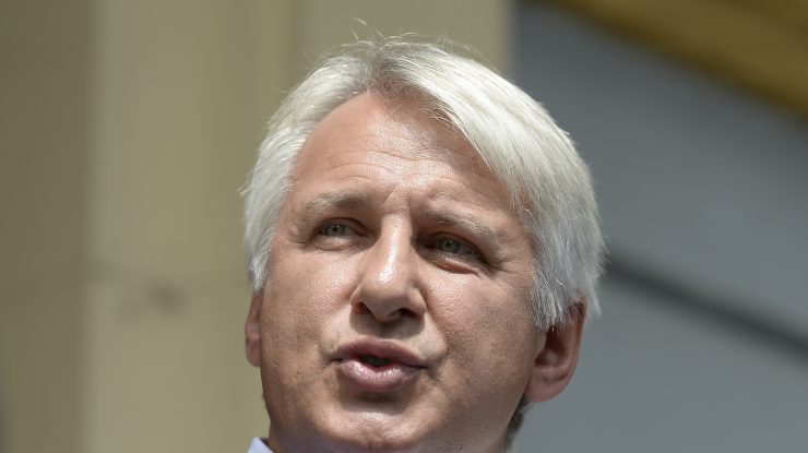 Ceartă pe tronul PSD. Teodorovici se retrage?